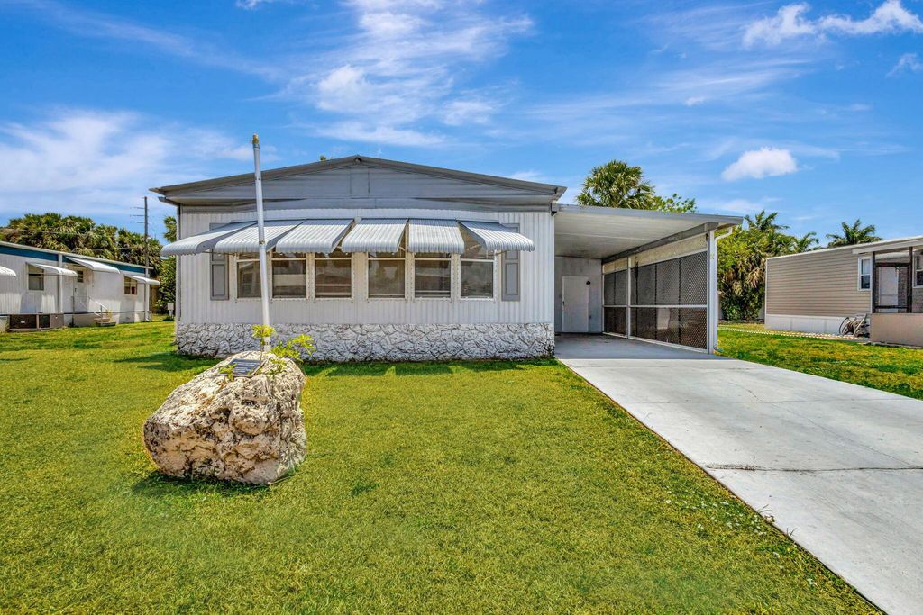 4072 74th Street N 395, West Palm Beach, FL 33404