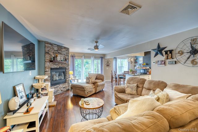 1130 Washington Green, New Windsor, NY 12553