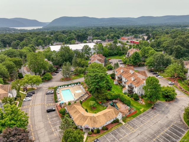 1130 Washington Green, New Windsor, NY 12553
