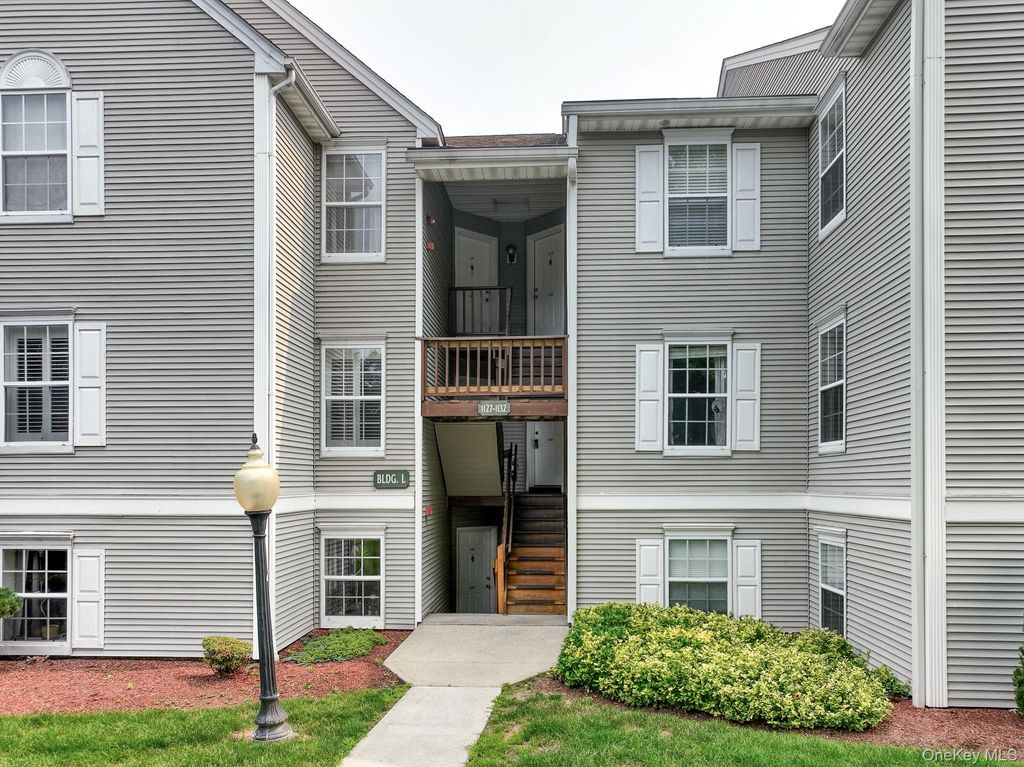 1130 Washington Green, New Windsor, NY 12553 — photo 2