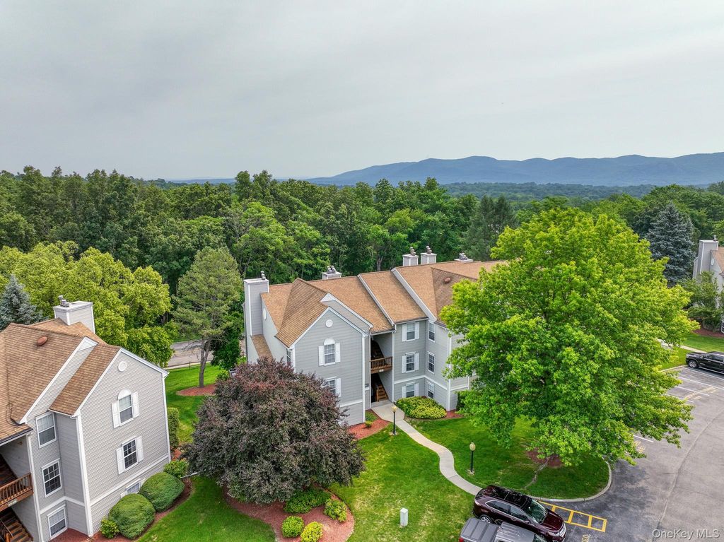 1130 Washington Green, New Windsor, NY 12553 — photo 4