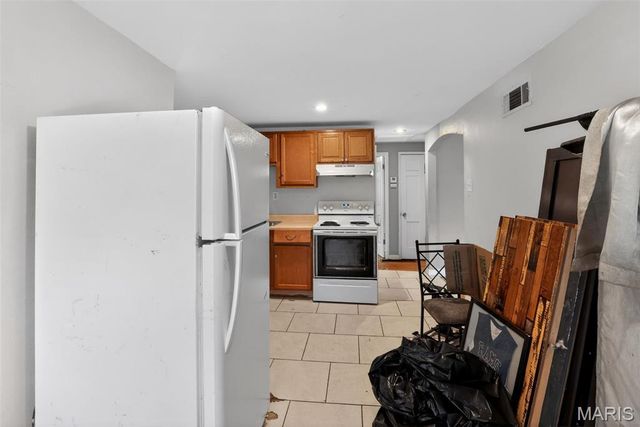 8110 Underhill Drive, University City, MO 63114