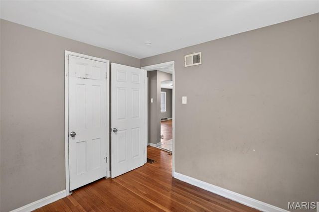 8110 Underhill Drive, University City, MO 63114