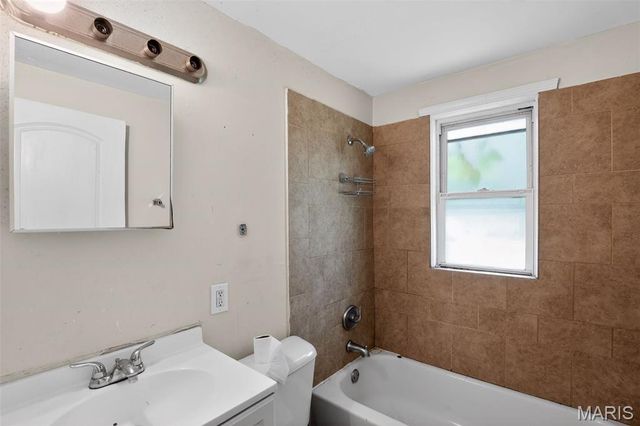 8110 Underhill Drive, University City, MO 63114