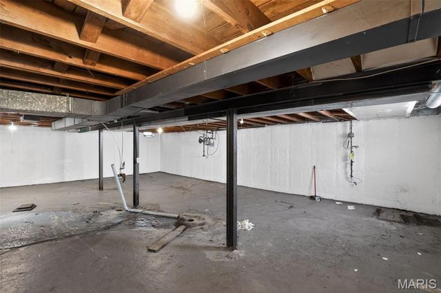 8110 Underhill Drive, University City, MO 63114