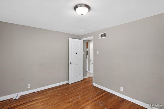 8110 Underhill Drive, University City, MO 63114