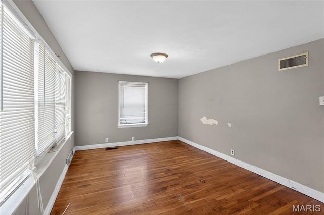 8110 Underhill Drive, University City, MO 63114