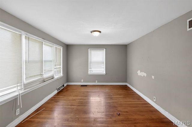 8110 Underhill Drive, University City, MO 63114