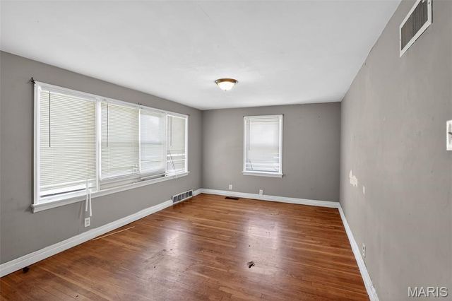 8110 Underhill Drive, University City, MO 63114