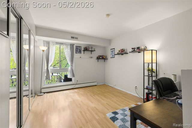 28428 W 8 Mile Road C7, Farmington Hills, MI 48336