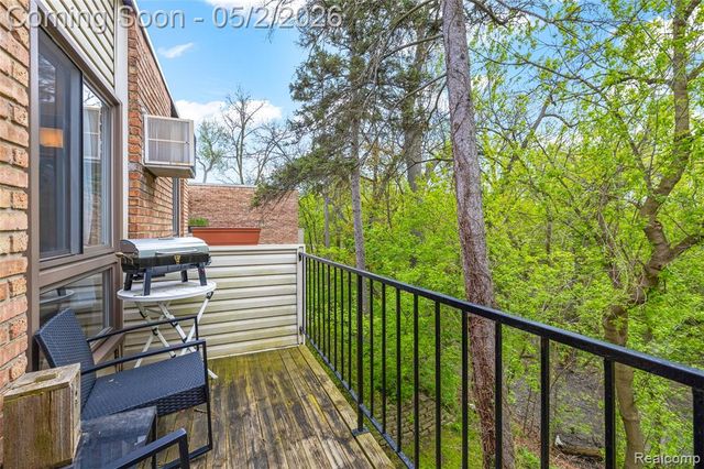 28428 W 8 Mile Road C7, Farmington Hills, MI 48336