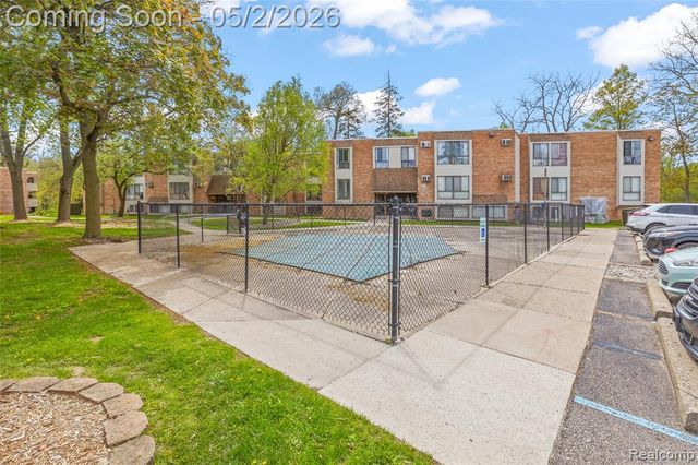 28428 W 8 Mile Road C7, Farmington Hills, MI 48336
