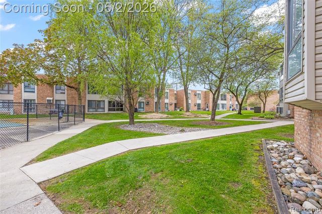 28428 W 8 Mile Road C7, Farmington Hills, MI 48336