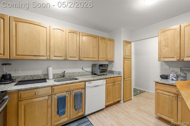 28428 W 8 Mile Road C7, Farmington Hills, MI 48336