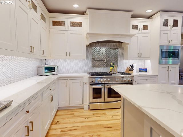 3297 JAYHAWK Ct, Eugene, OR 97405