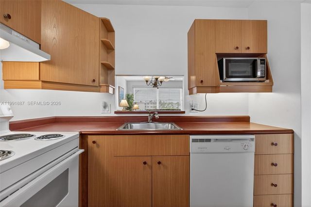 4299 NW 16th Street 310, Lauderhill, FL 33313