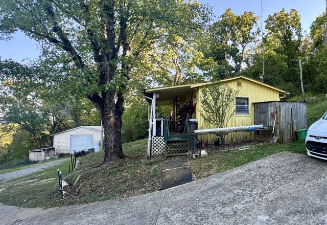 14 Cordell Hull Ln, Elmwood, TN 38560