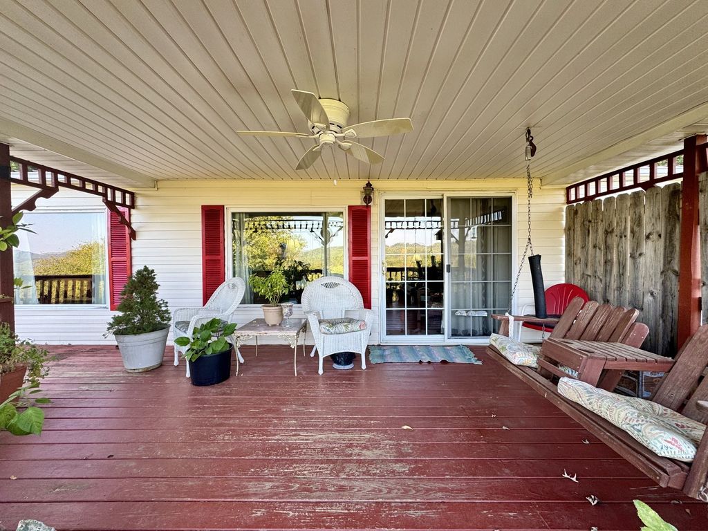 14 Cordell Hull Ln, Elmwood, TN 38560