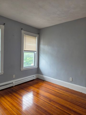 127 Washington 12, Lynn, MA 01902