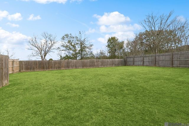 39496 Woodlake Dr, Prairieville, LA 70769