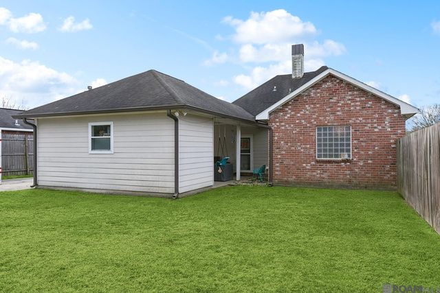 39496 Woodlake Dr, Prairieville, LA 70769