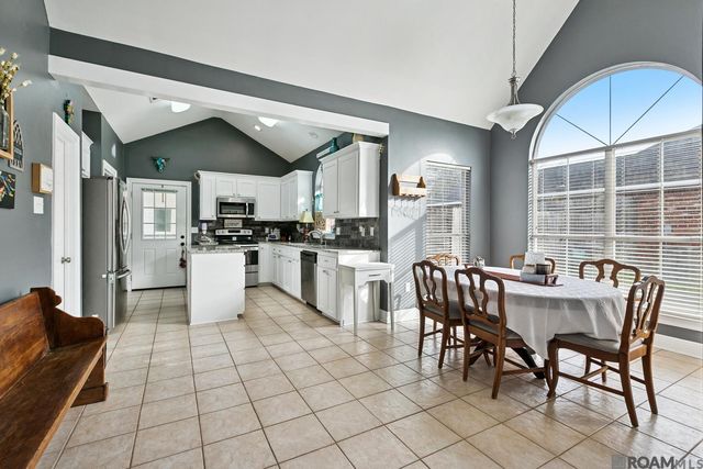 39496 Woodlake Dr, Prairieville, LA 70769