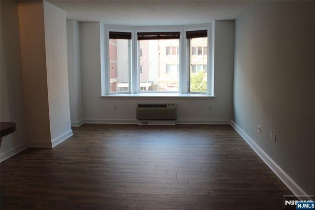 6104 City Place, Edgewater, NJ 07020