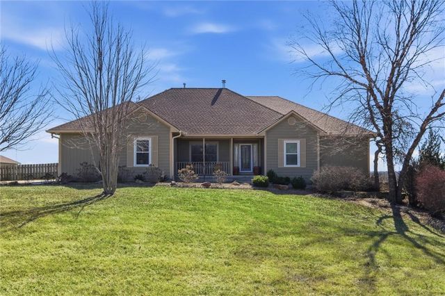 25605 Parallel Road, Tonganoxie, KS 66086