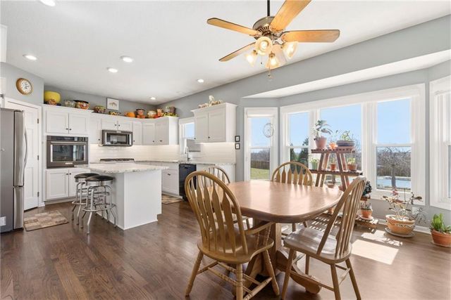 25605 Parallel Road, Tonganoxie, KS 66086