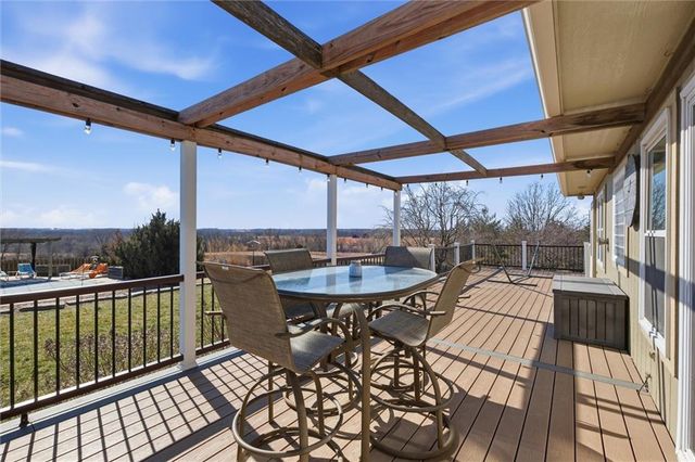 25605 Parallel Road, Tonganoxie, KS 66086