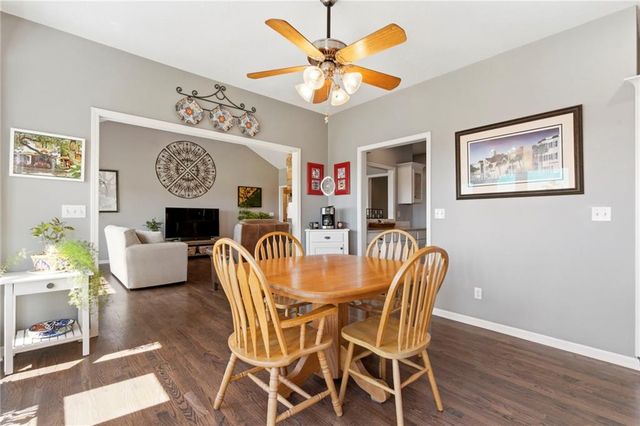 25605 Parallel Road, Tonganoxie, KS 66086