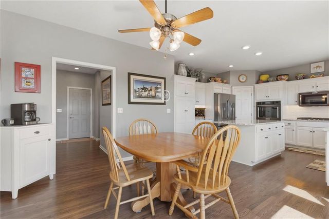 25605 Parallel Road, Tonganoxie, KS 66086