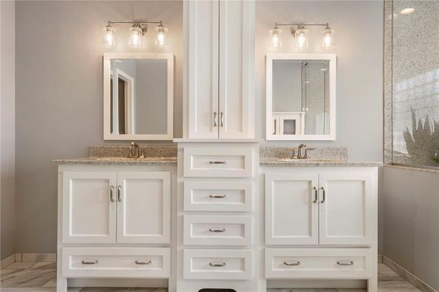 25605 Parallel Road, Tonganoxie, KS 66086