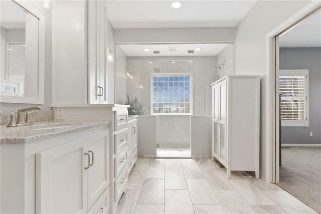 25605 Parallel Road, Tonganoxie, KS 66086