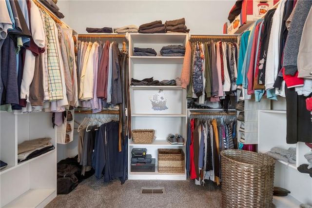 25605 Parallel Road, Tonganoxie, KS 66086