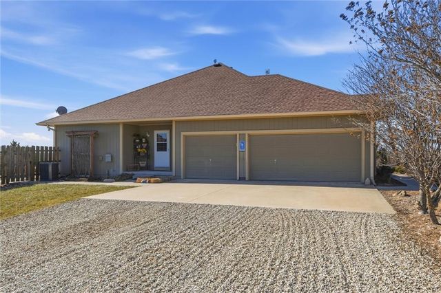 25605 Parallel Road, Tonganoxie, KS 66086