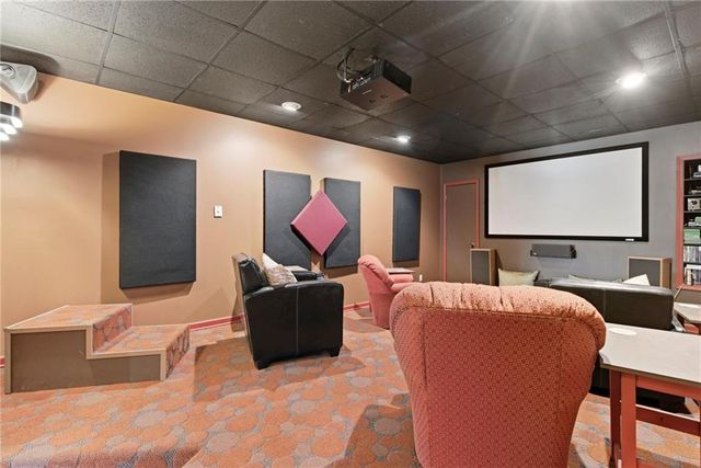 25605 Parallel Road, Tonganoxie, KS 66086