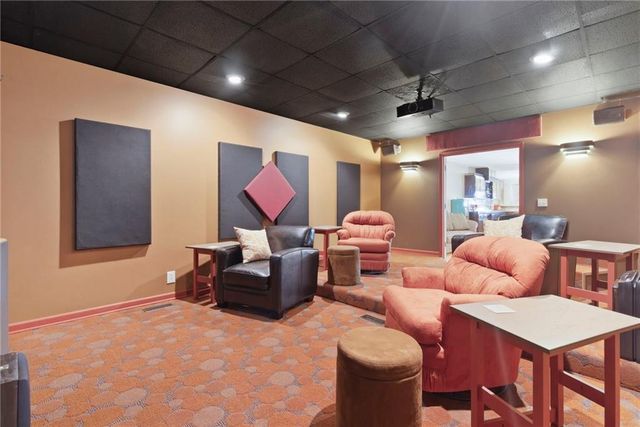 25605 Parallel Road, Tonganoxie, KS 66086