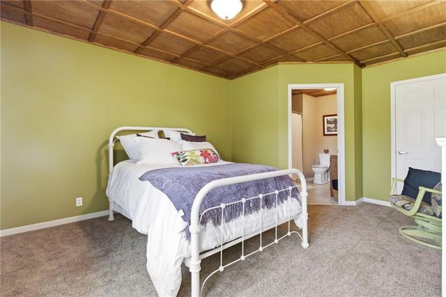 25605 Parallel Road, Tonganoxie, KS 66086