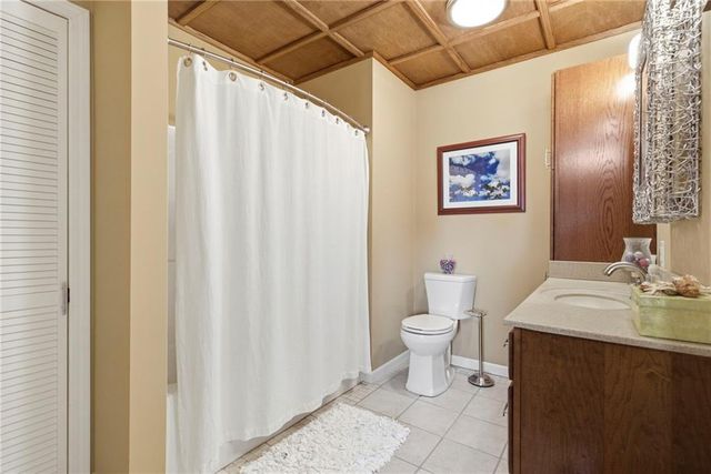 25605 Parallel Road, Tonganoxie, KS 66086