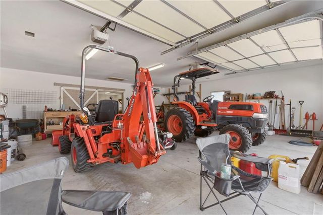 25605 Parallel Road, Tonganoxie, KS 66086