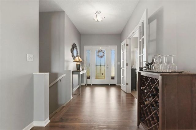 25605 Parallel Road, Tonganoxie, KS 66086