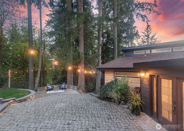 18631 E Spring Lake Drive SE, Renton, WA 98058