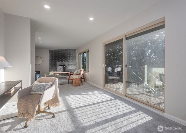 18631 E Spring Lake Drive SE, Renton, WA 98058