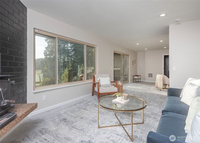 18631 E Spring Lake Drive SE, Renton, WA 98058