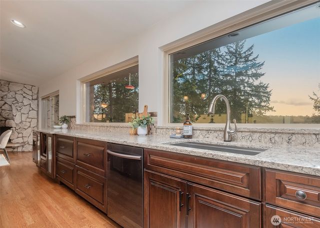 18631 E Spring Lake Drive SE, Renton, WA 98058