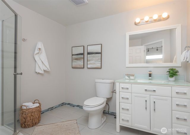 18631 E Spring Lake Drive SE, Renton, WA 98058