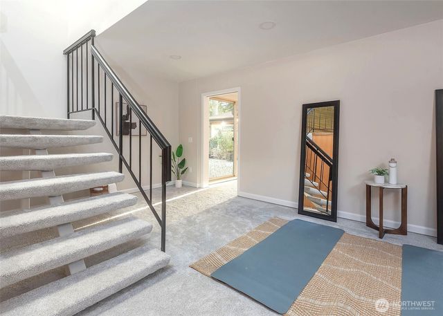 18631 E Spring Lake Drive SE, Renton, WA 98058