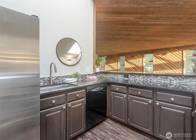 18631 E Spring Lake Drive SE, Renton, WA 98058
