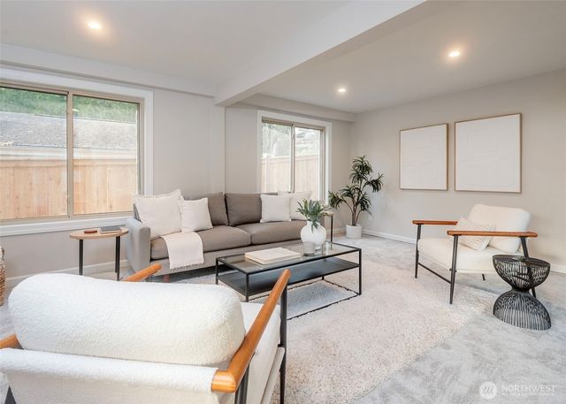 18631 E Spring Lake Drive SE, Renton, WA 98058